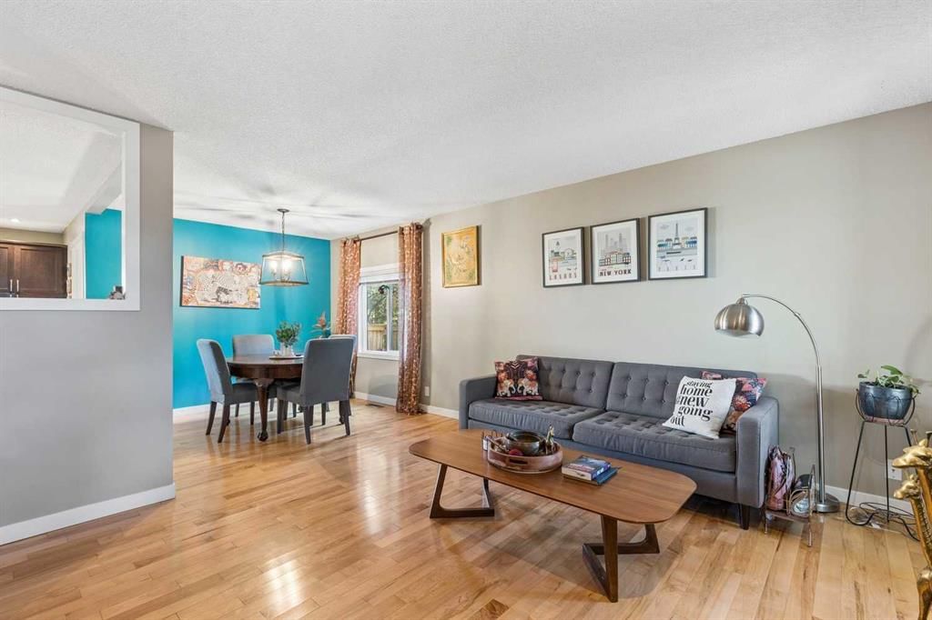 7048 61 Avenue NW, Calgary — photo 5 of 30