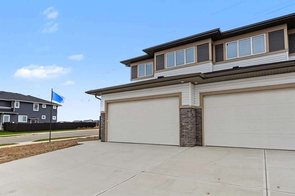 303 Dawson Dock Way, Chestermere — photo 3 of 36