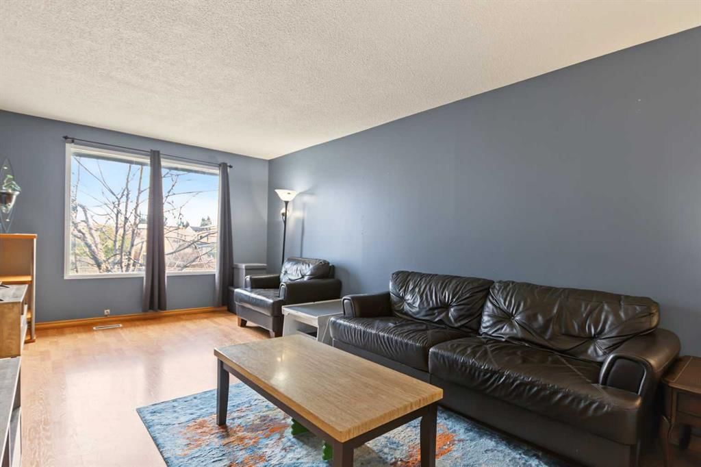 529 42 Street SE, Calgary — photo 3 of 31