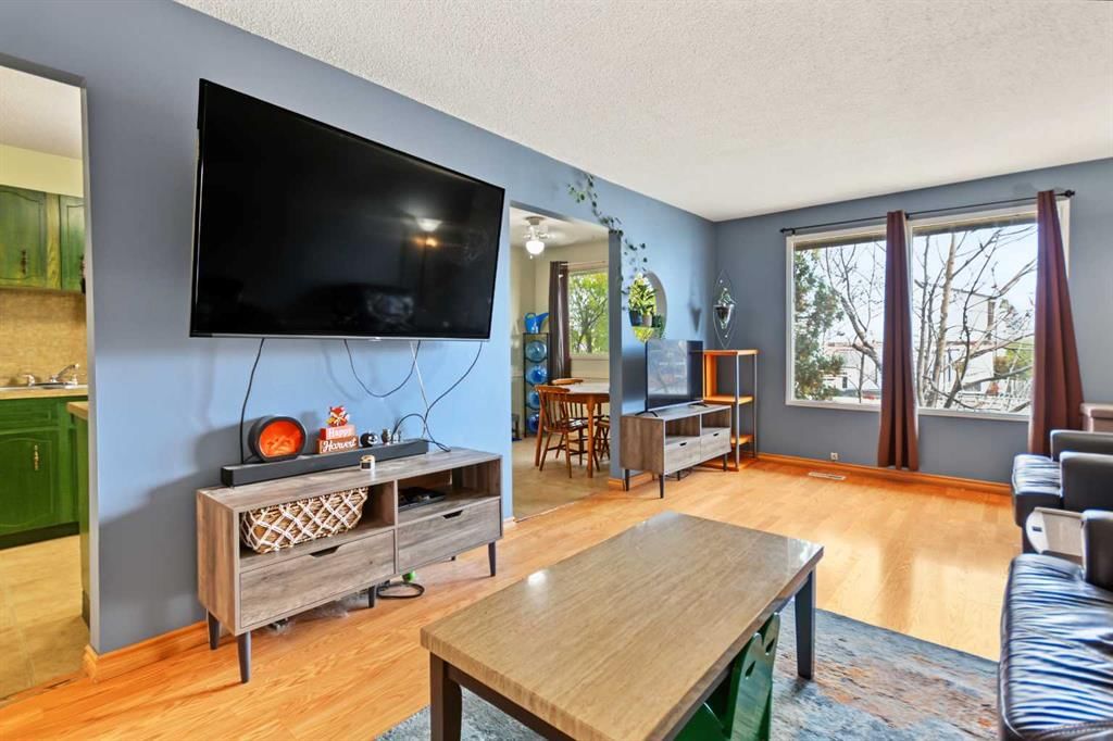 529 42 Street SE, Calgary — photo 4 of 31