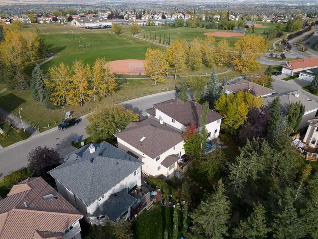 31 Hampstead Close NW, Calgary — photo 3 of 46