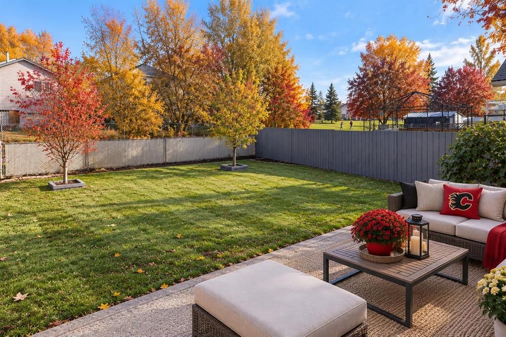 158 Saratoga Close NE, Calgary — photo 4 of 32