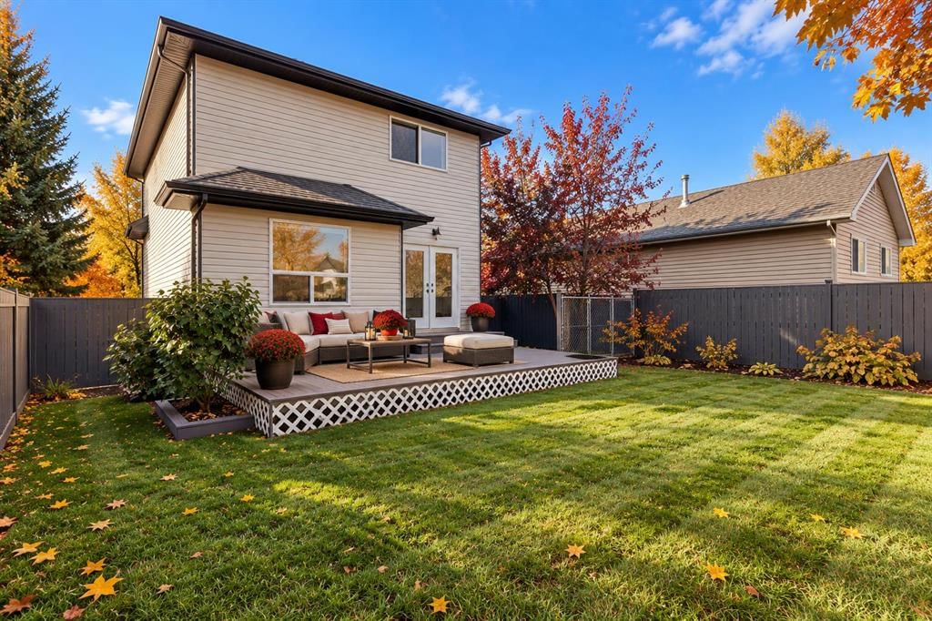 158 Saratoga Close NE, Calgary — photo 5 of 32