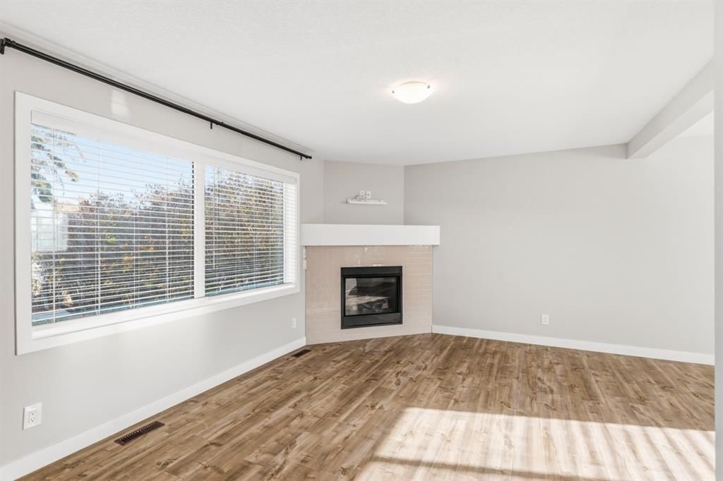 311 Killarney Glen Court SW, Calgary — photo 3 of 25