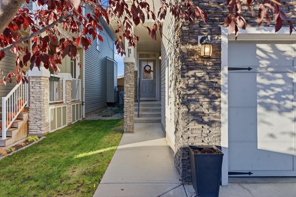 411 Hillcrest Circle SW, Airdrie — photo 4 of 49