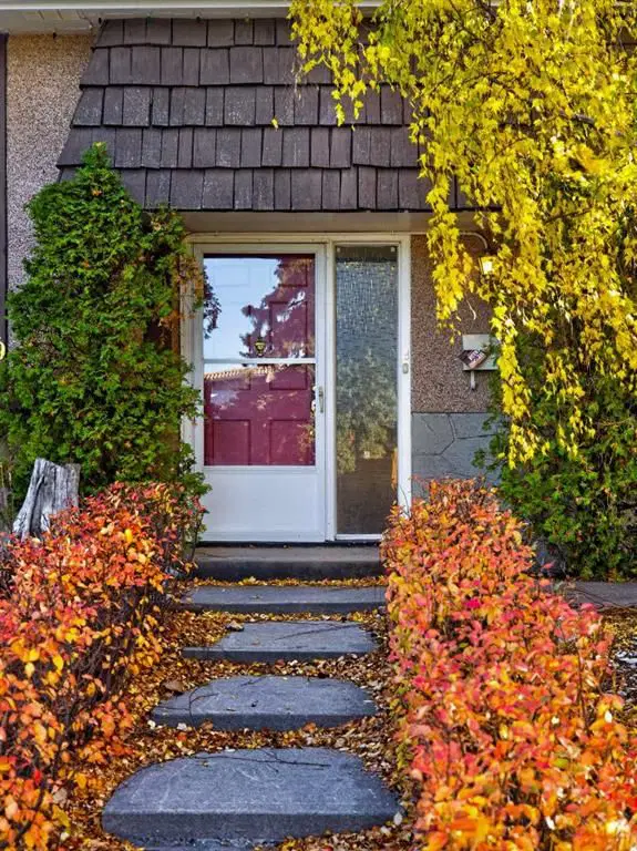 1219 Hunterquay Hill NW, Calgary — photo 2 of 50