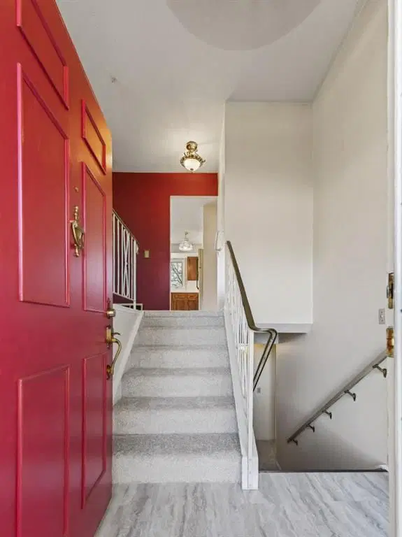 1219 Hunterquay Hill NW, Calgary — photo 4 of 50