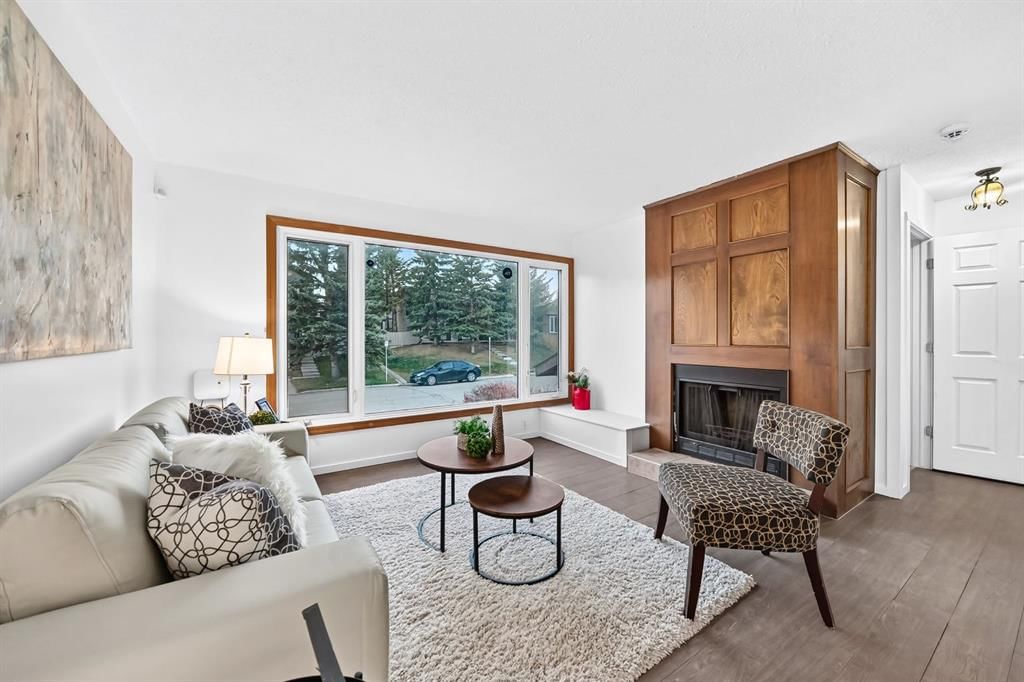 260 Berwick Drive NW, Calgary — photo 3 of 47