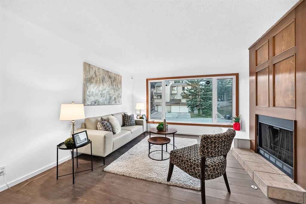 260 Berwick Drive NW, Calgary — photo 4 of 47