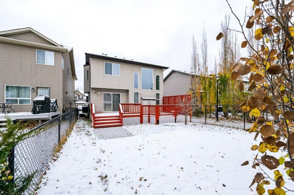 71 Cougarstone Court SW, Calgary — photo 4 of 38