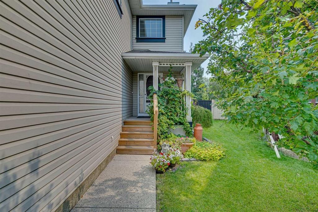 248 Douglas Ridge Green SE, Calgary — photo 2 of 32