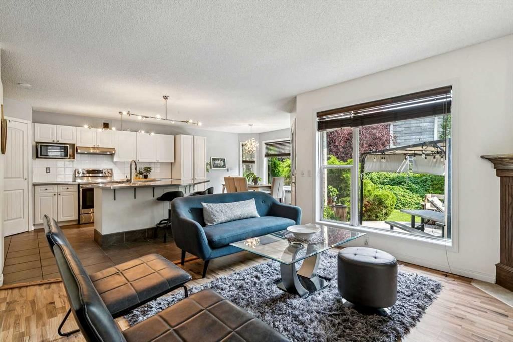 248 Douglas Ridge Green SE, Calgary — photo 3 of 32