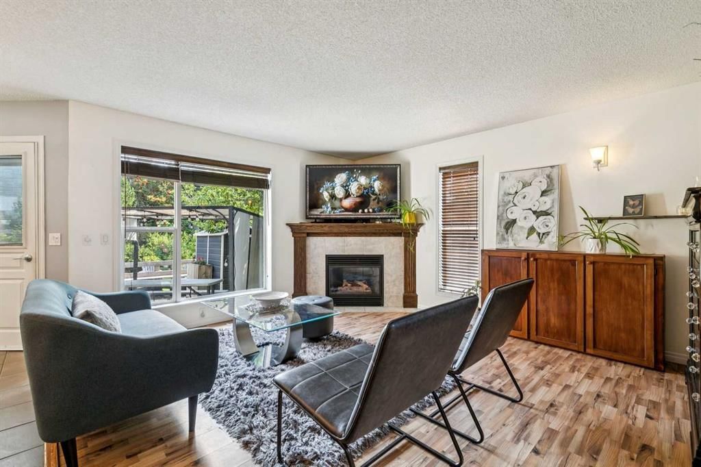 248 Douglas Ridge Green SE, Calgary — photo 4 of 32
