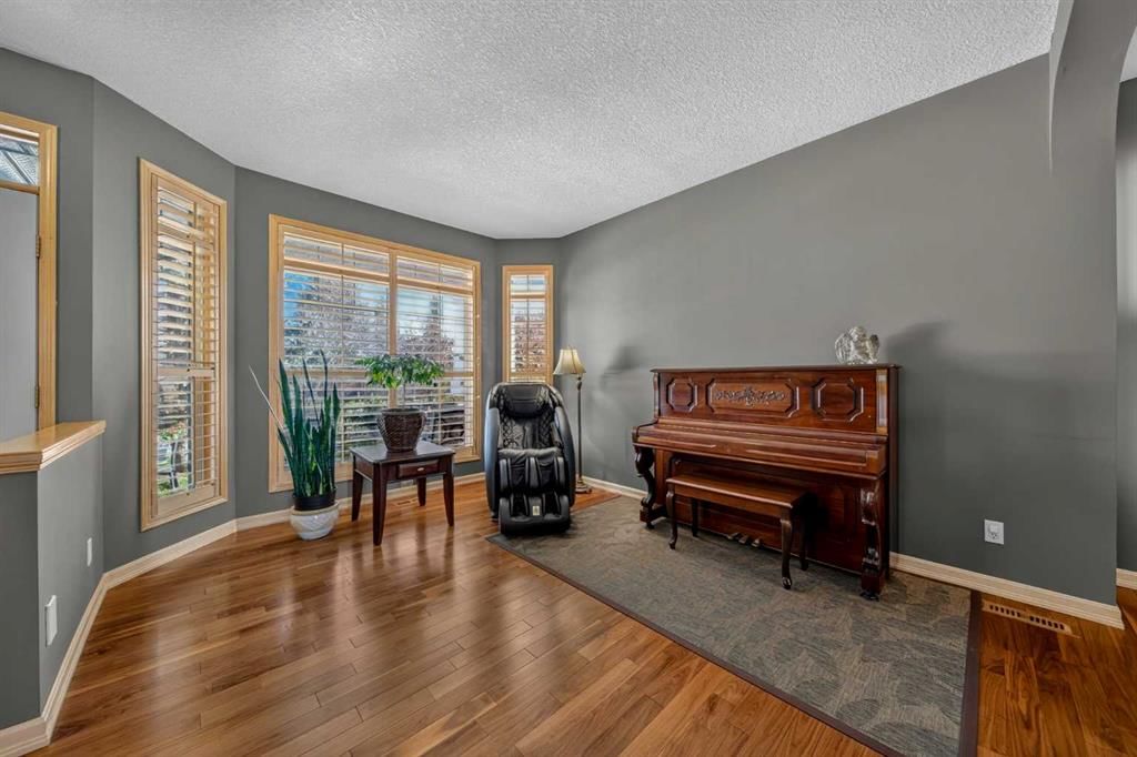 248 Douglas Woods Hill SE, Calgary — photo 4 of 45