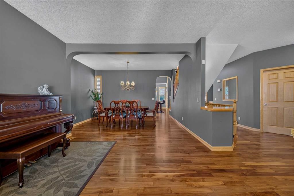 248 Douglas Woods Hill SE, Calgary — photo 5 of 45