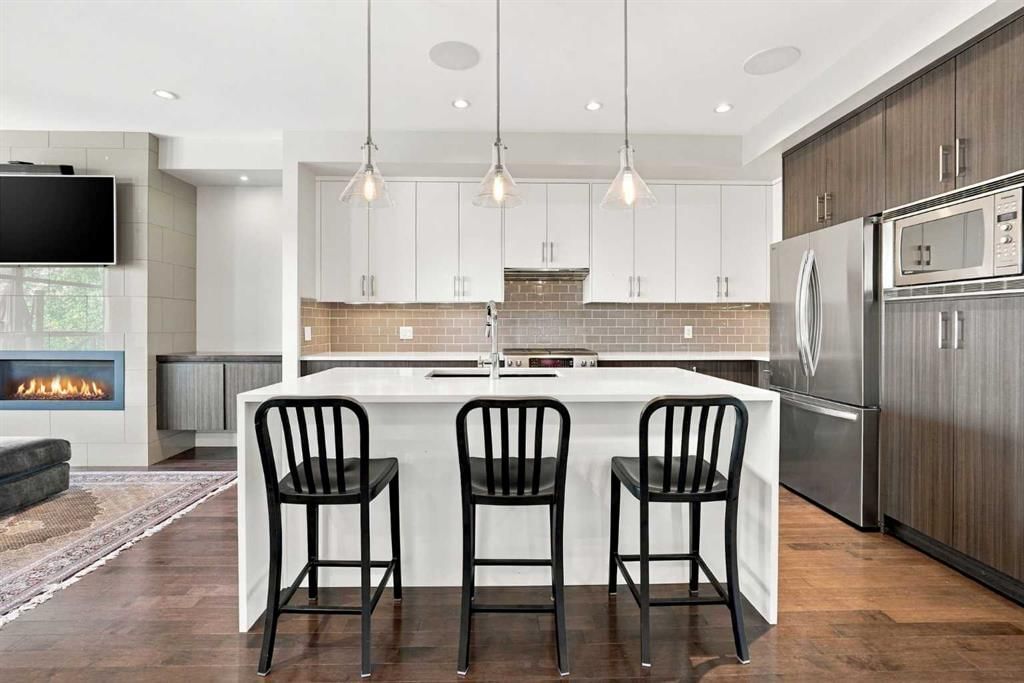 2208 32 Street SW, Calgary — photo 4 of 50