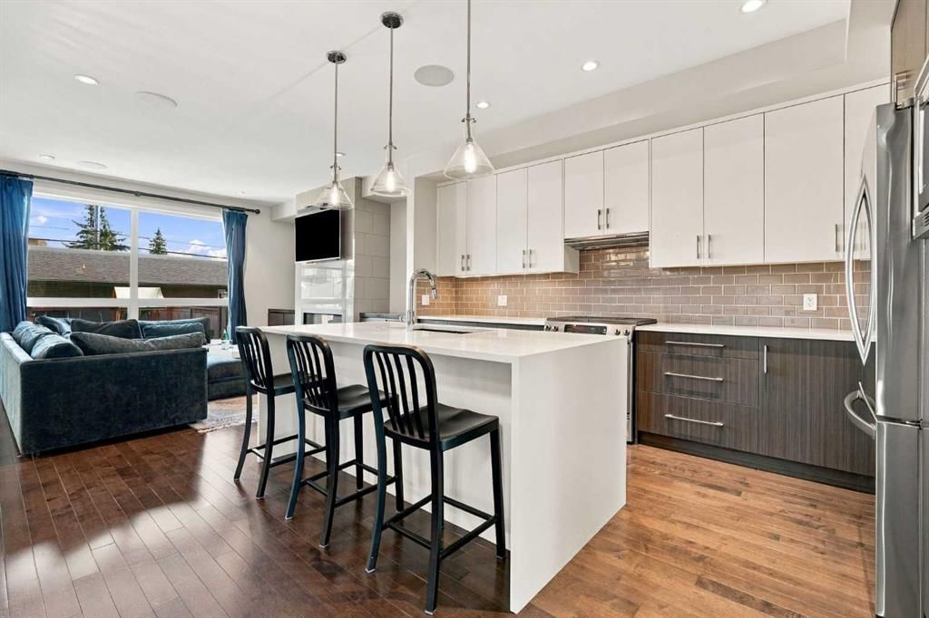 2208 32 Street SW, Calgary — photo 5 of 50
