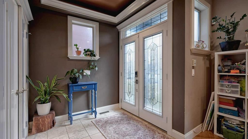 2211A 33 Street SW, Calgary — photo 2 of 29