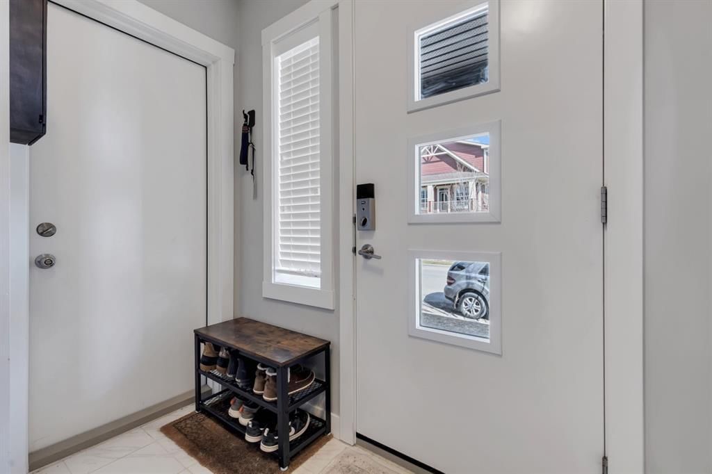 11 Sage Bluff Gate NW, Calgary — photo 4 of 38