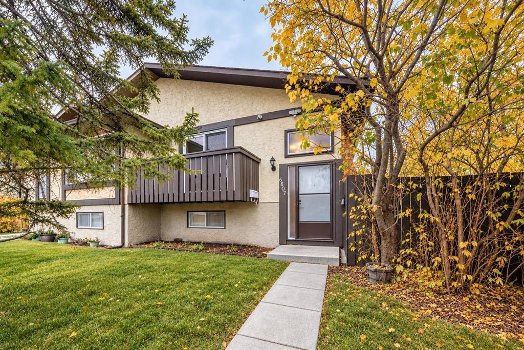 6807 37 Avenue NE, Calgary — photo 2 of 18