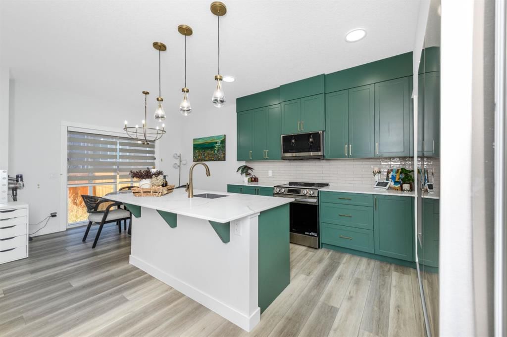 49 AMBLEFIELD View NW, Calgary — photo 4 of 41