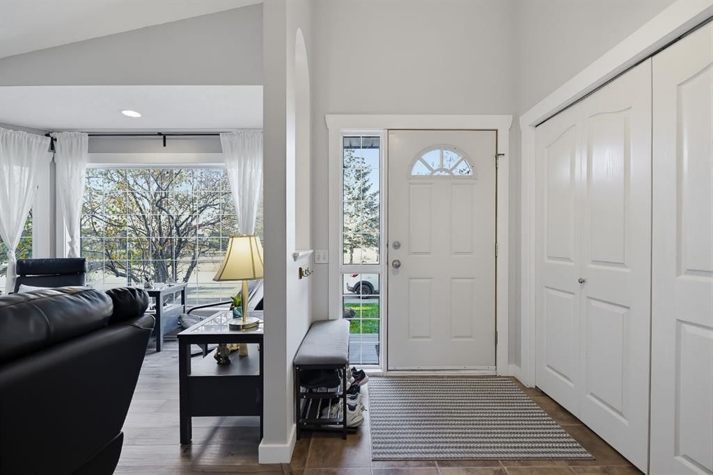85 West Mcdougal Road, Cochrane — photo 3 of 45