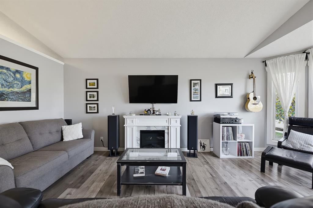 85 West Mcdougal Road, Cochrane — photo 4 of 45