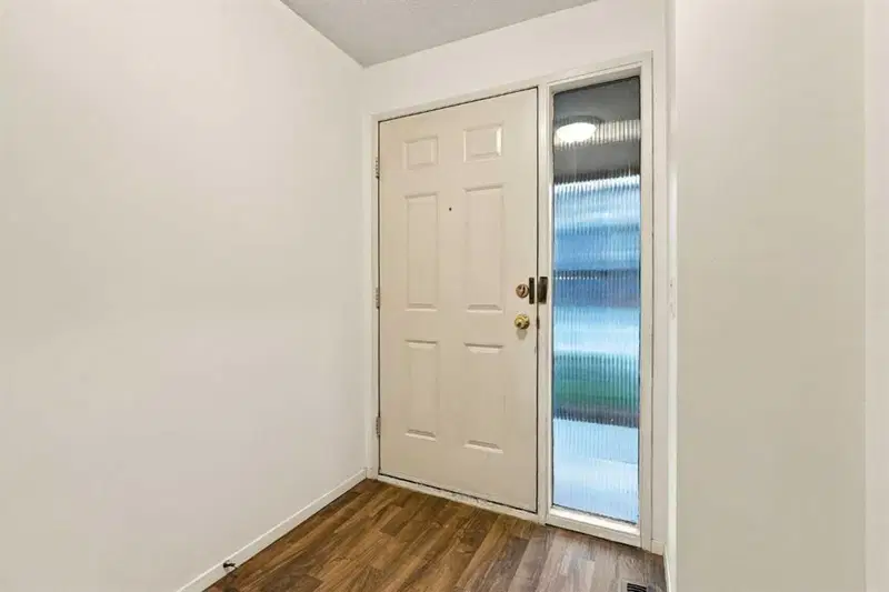 69 Glamis Gardens SW, Calgary — photo 5 of 44