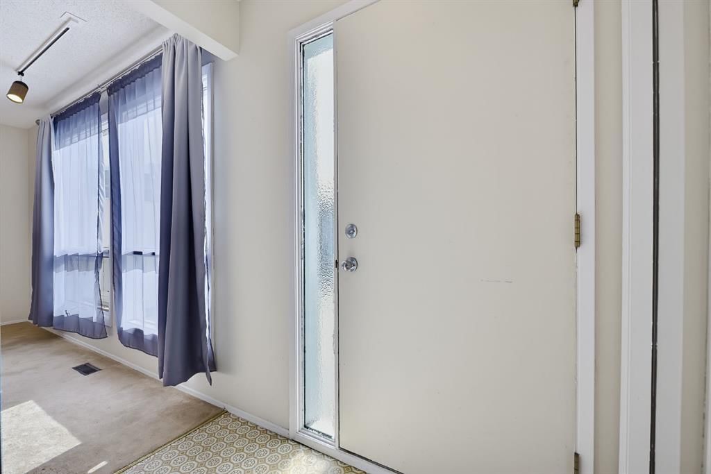 41, 116 Silver Crest Drive NW, Calgary — photo 4 of 39