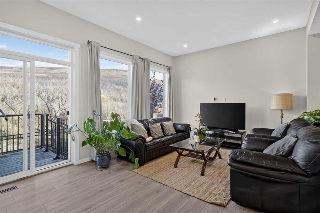 206 Cranbrook Square SE, Calgary — photo 2 of 43