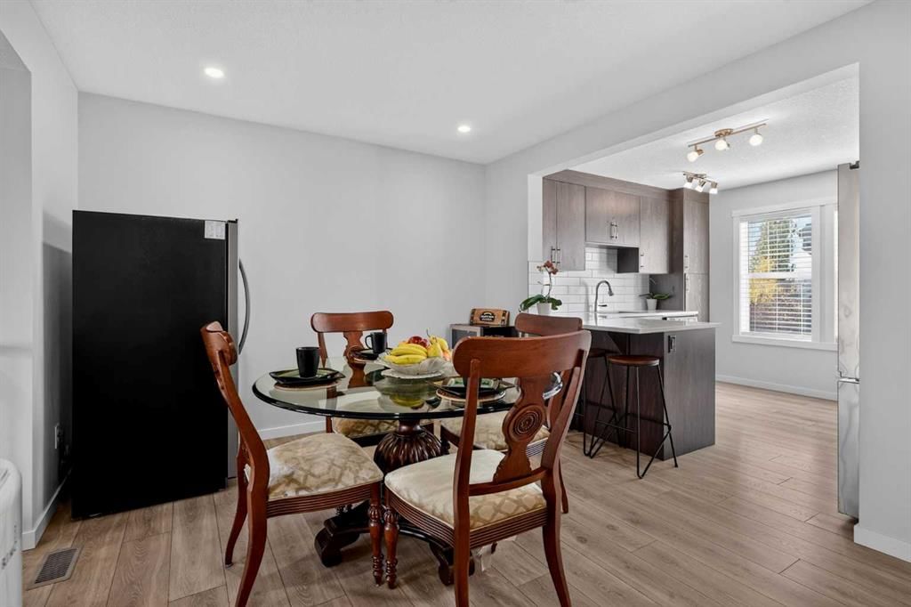 206 Cranbrook Square SE, Calgary — photo 3 of 43