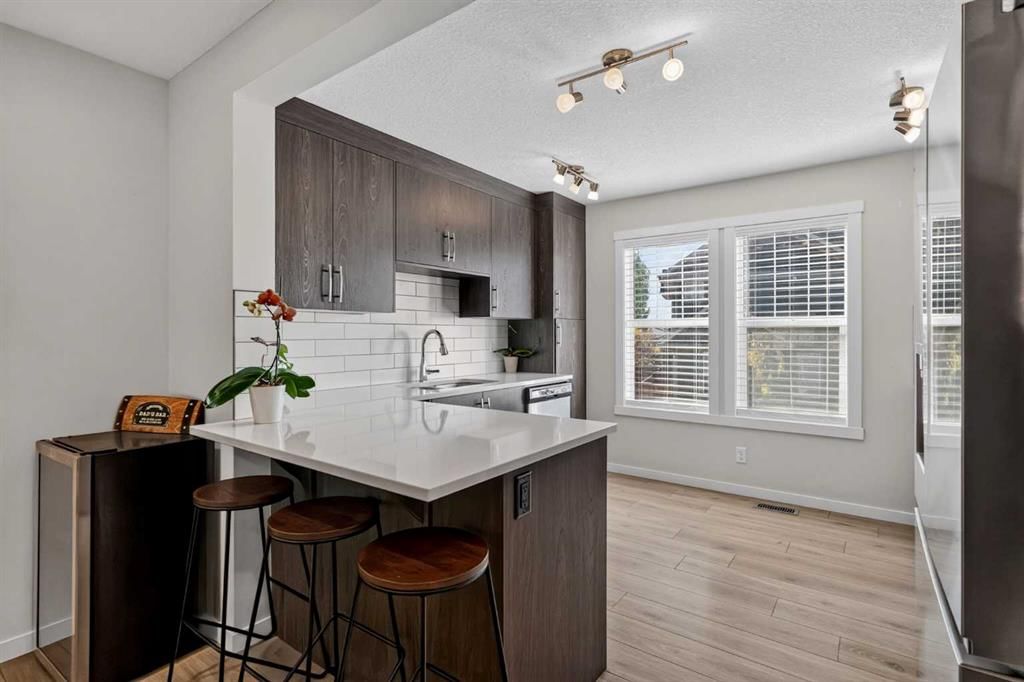 206 Cranbrook Square SE, Calgary — photo 4 of 43
