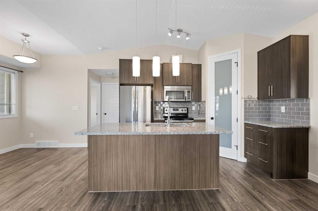 1921, 2461 Baysprings Link SW, Airdrie — photo 5 of 31