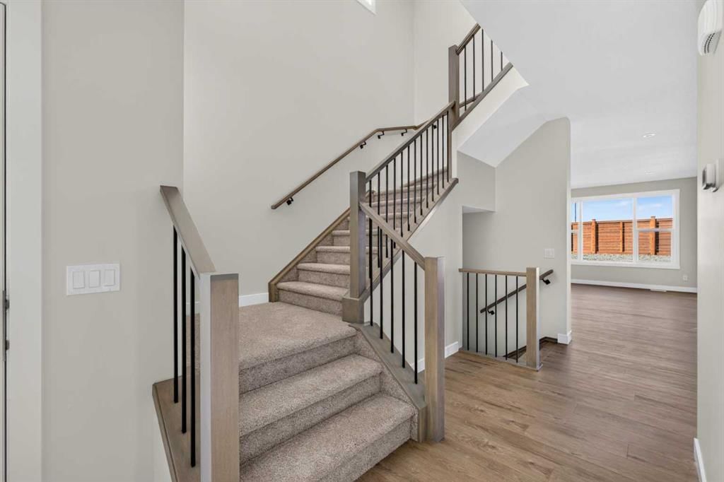 77 Royston Gardens NW, Calgary — photo 3 of 48
