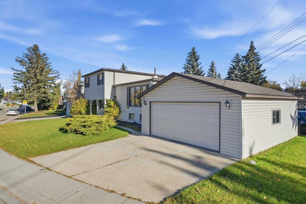 11116 Southdale Road SW, Calgary — photo 3 of 36