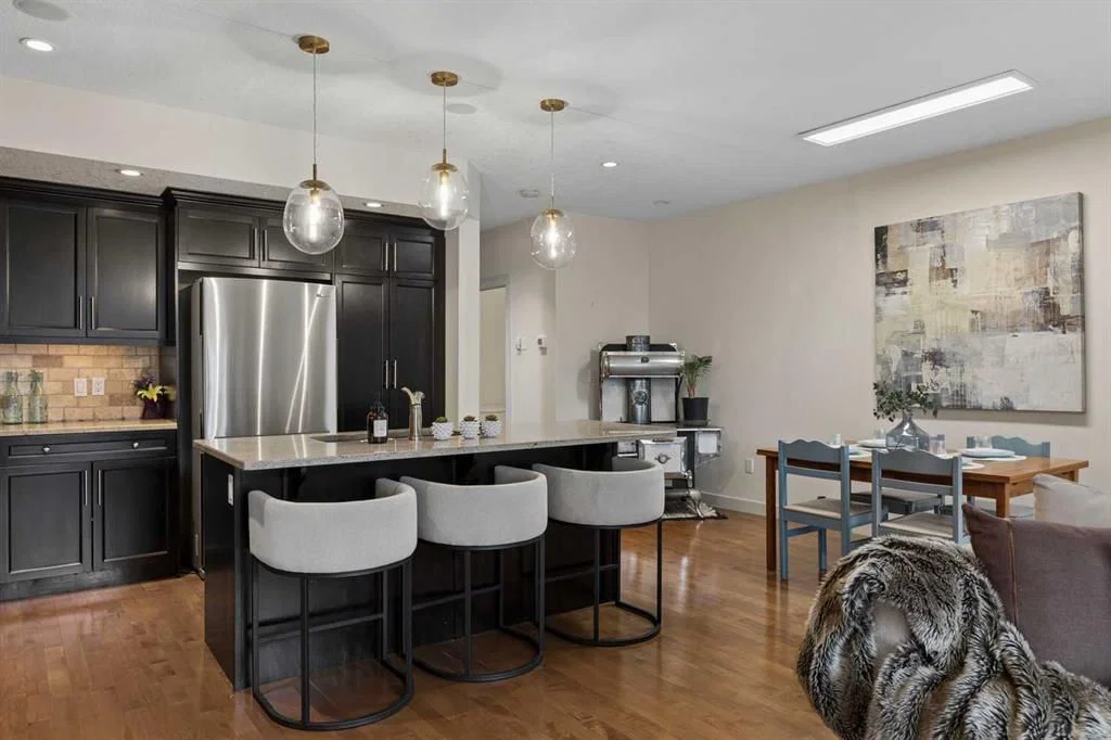 6614 Bowness Road NW, Calgary — photo 4 of 40