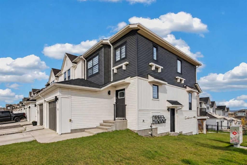 4 Heritage Lane, Cochrane — photo 2 of 29