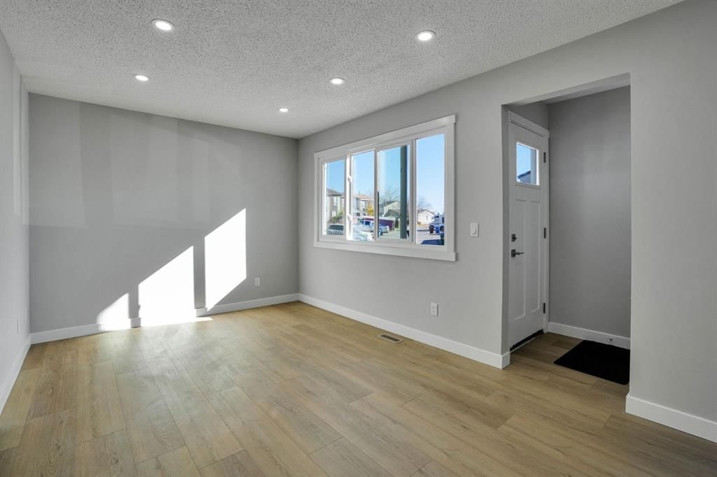 99 Penworth Close SE, Calgary — photo 2 of 31