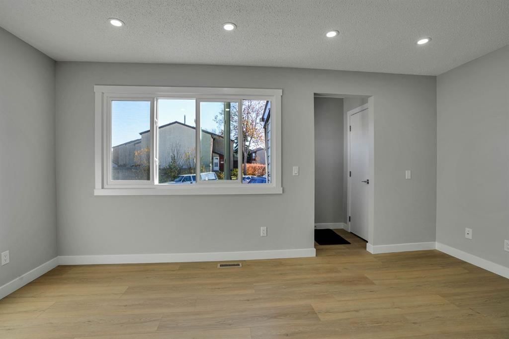 99 Penworth Close SE, Calgary — photo 3 of 31