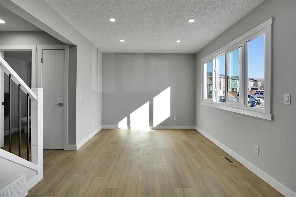 99 Penworth Close SE, Calgary — photo 4 of 31