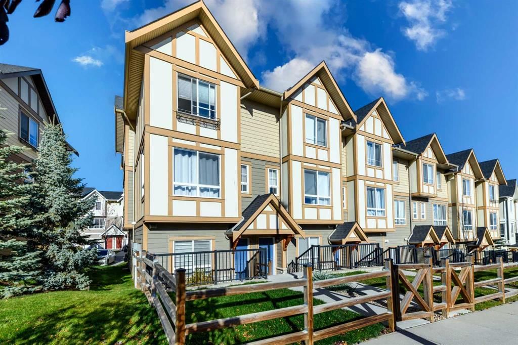 932 Sherwood Boulevard NW, Calgary — photo 2 of 34