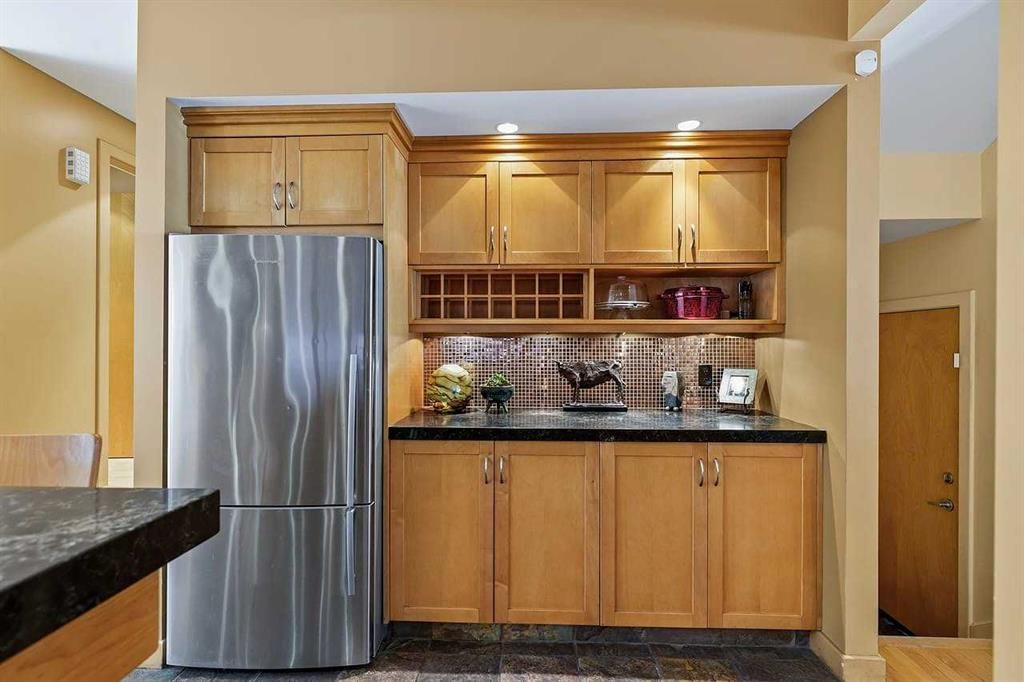 1717 7 Avenue NW, Calgary — photo 4 of 45