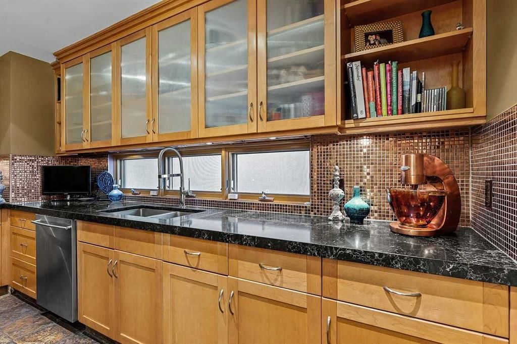 1717 7 Avenue NW, Calgary — photo 5 of 45