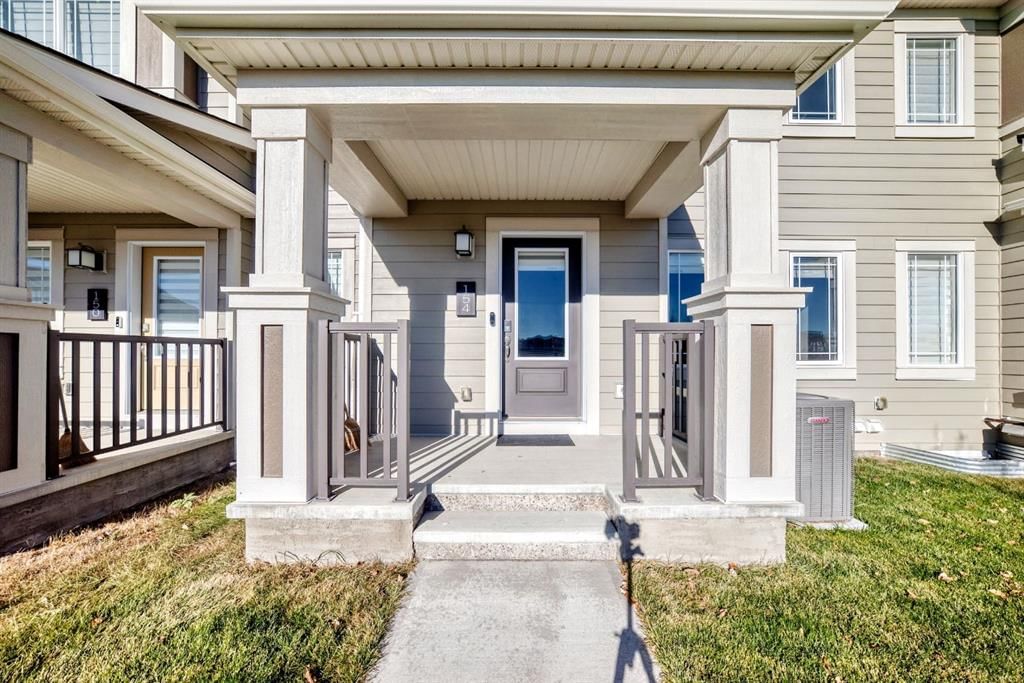154 Yorkville Road SW, Calgary — photo 3 of 45