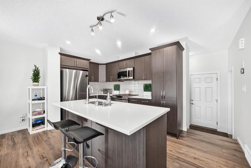 154 Yorkville Road SW, Calgary — photo 5 of 45