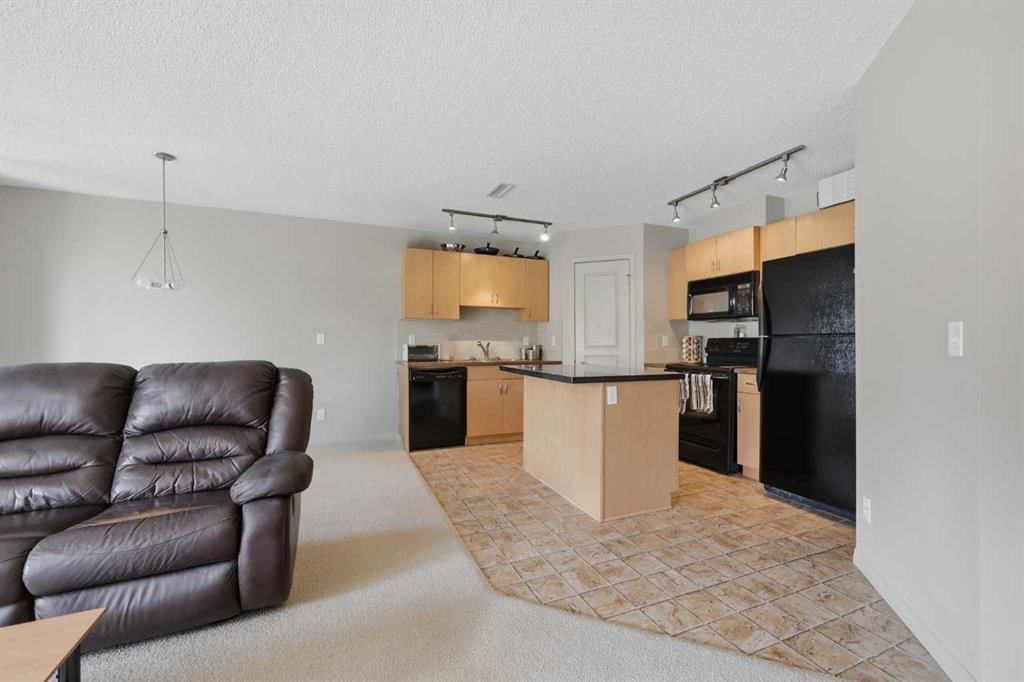 18 Auburn Bay Common SE, Calgary — photo 2 of 11