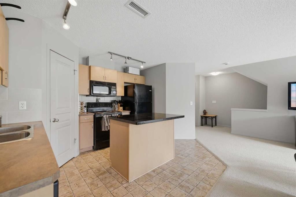 18 Auburn Bay Common SE, Calgary — photo 3 of 11