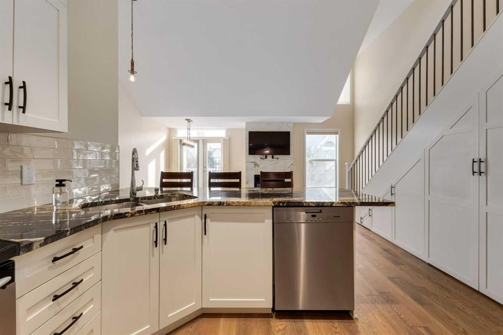 301, 3651 Marda Link SW, Calgary — photo 4 of 33