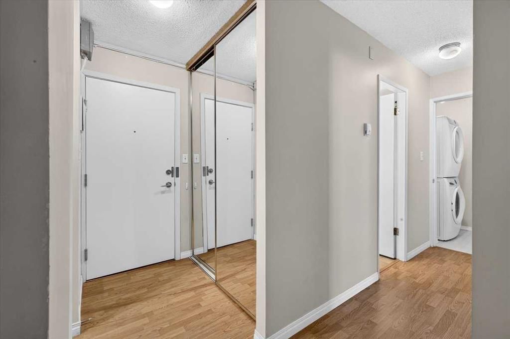 11D, 80 Galbraith Drive SW, Calgary — photo 2 of 22