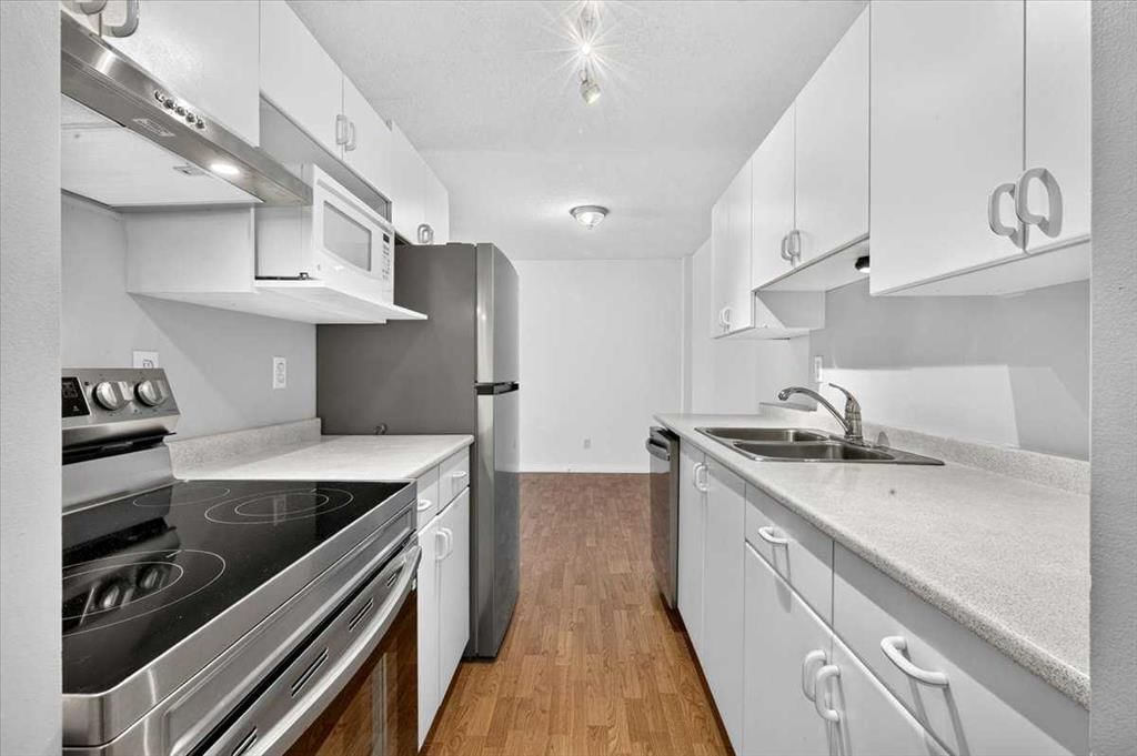 11D, 80 Galbraith Drive SW, Calgary — photo 4 of 22